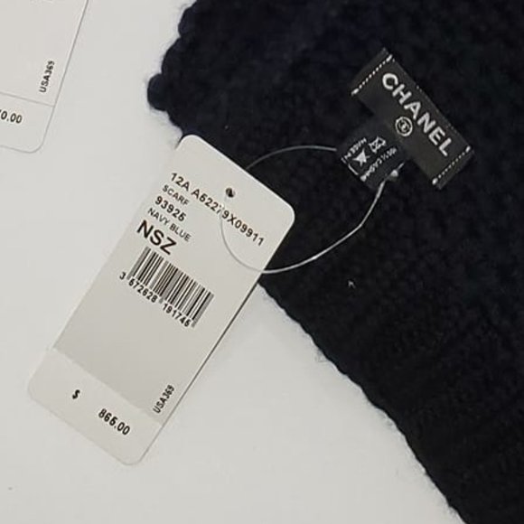 Perfect for Christmas! Chanel Scarf & Beanie - Picture 3 of 6